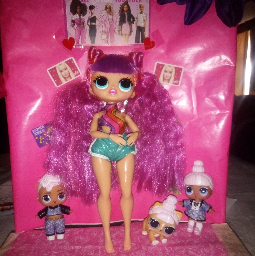 L.O.L Surprise RollerChick Doll & 3 Mini Uptown Downtown Dolls